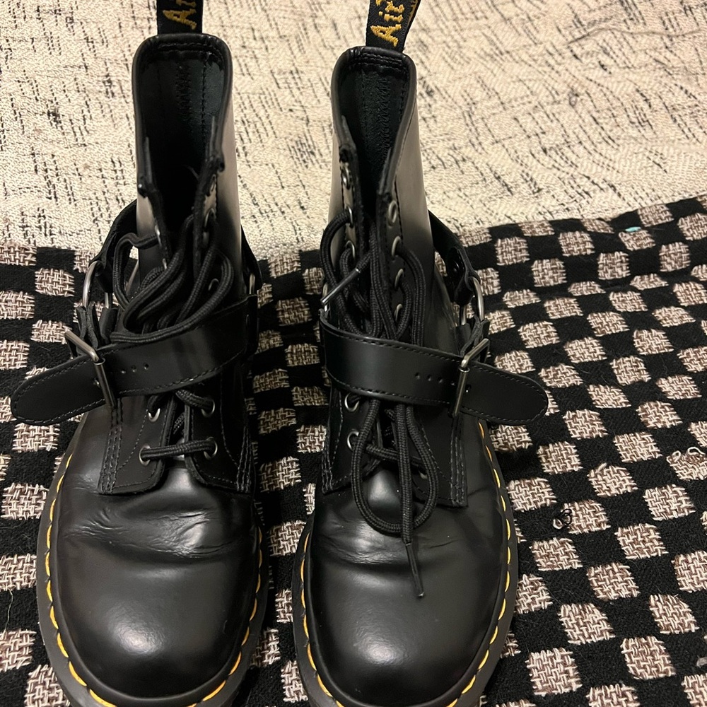 1460 Dr. Martens Harness Leather Lace Up